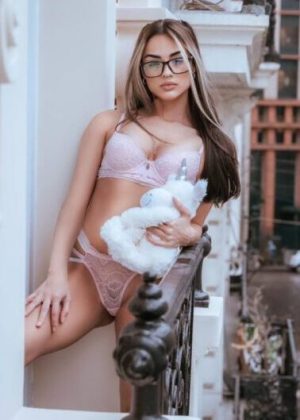 Escort in Bayswater Suvi